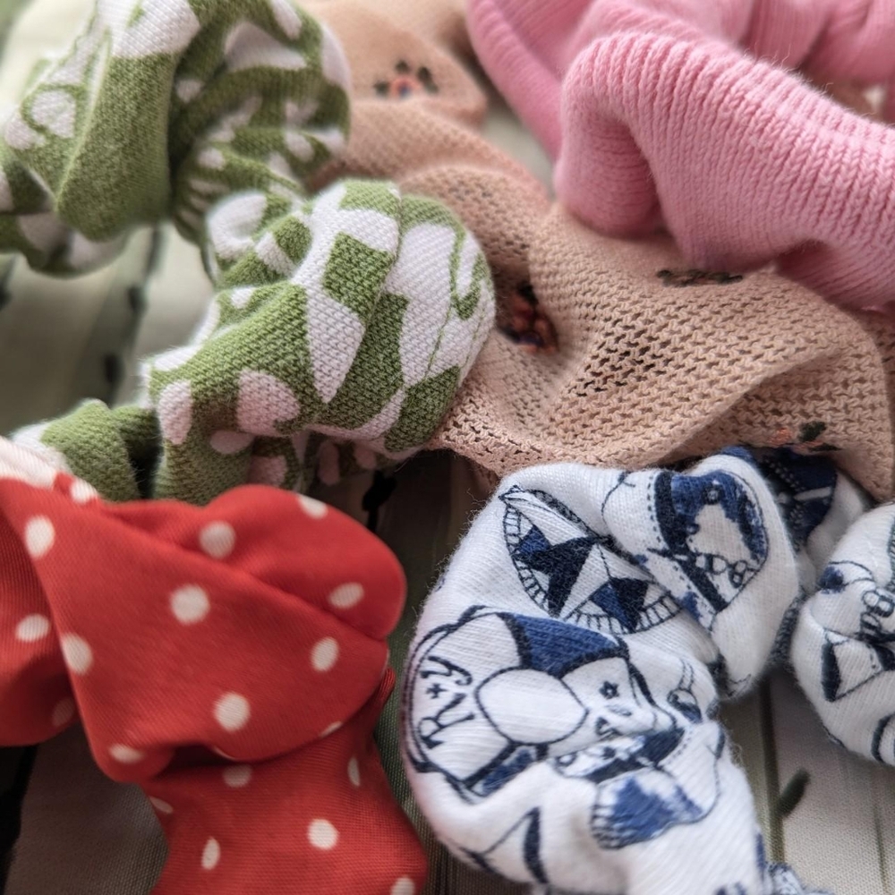 🔮❓🔮 MYSTERY 5-Pack Assorted Scrunchie Bundle 🔮❓🔮 - Picture 2 of 6